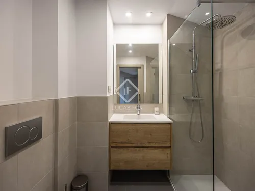 6 Bedrooms Apartment in C/ Santalo
