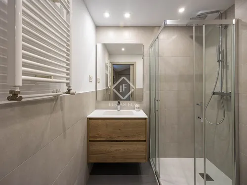 6 Bedrooms Apartment in C/ Santalo