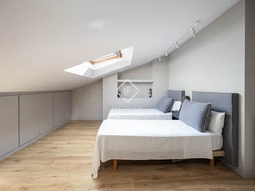 6 Bedrooms Apartment in C/ Santalo