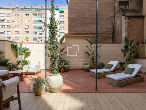 Excellent 3 Bedroom apartment with 100m² terrace for sale in Eixample Right