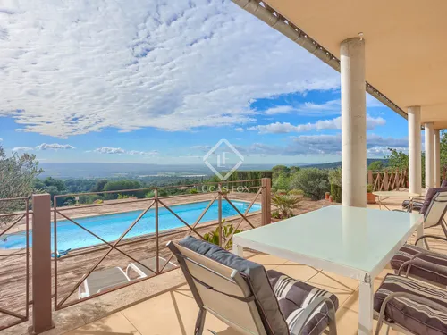 3 Bedrooms House / Villa in ARTIJOL