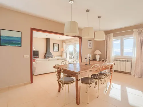 3 Bedrooms House / Villa in ARTIJOL