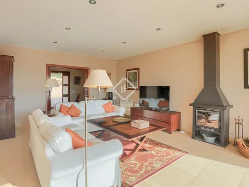 3 Bedrooms House / Villa in ARTIJOL