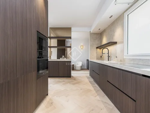 3 Bedrooms Apartment in Diputació