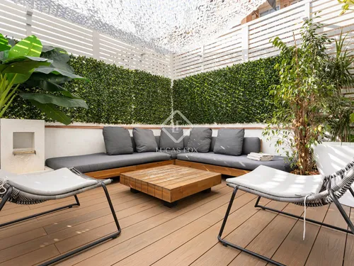 Elegant 3-bedroom apartment with a terrace and studio for sale in Eixample Right