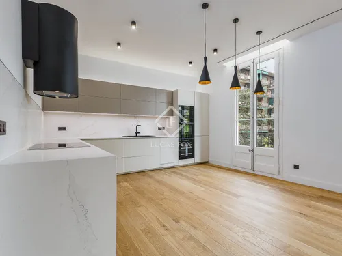 4 Bedrooms Apartment in Rosselló