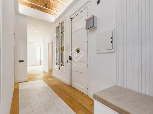 4 Bedrooms Apartment in Rosselló