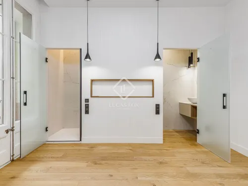 4 Bedrooms Apartment in Rosselló