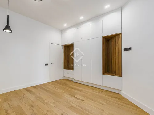 4 Bedrooms Apartment in Rosselló