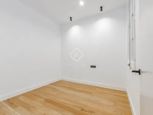 4 Bedrooms Apartment in Rosselló