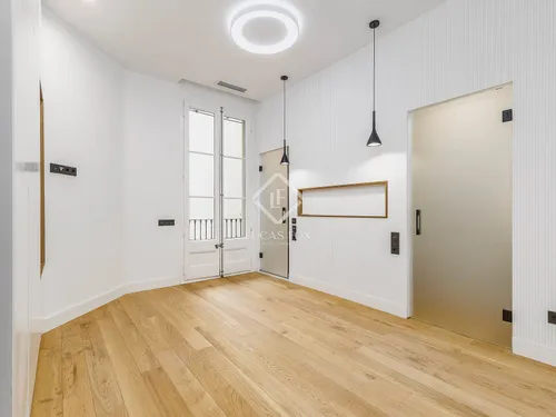 4 Bedrooms Apartment in Rosselló