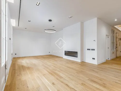 4 Bedrooms Apartment in Rosselló