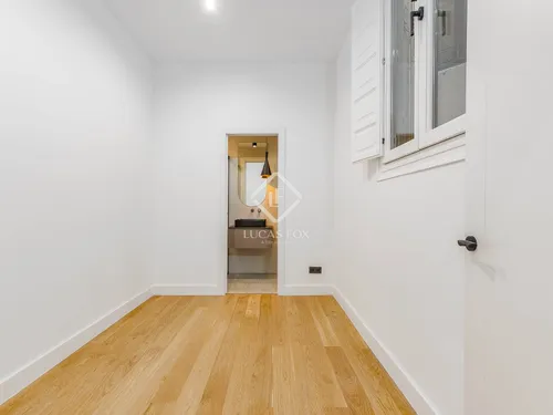 4 Bedrooms Apartment in Rosselló