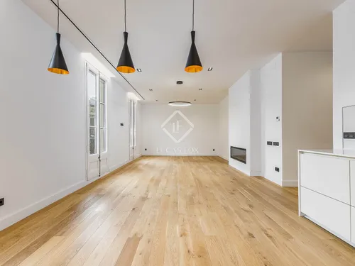 4 Bedrooms Apartment in Rosselló