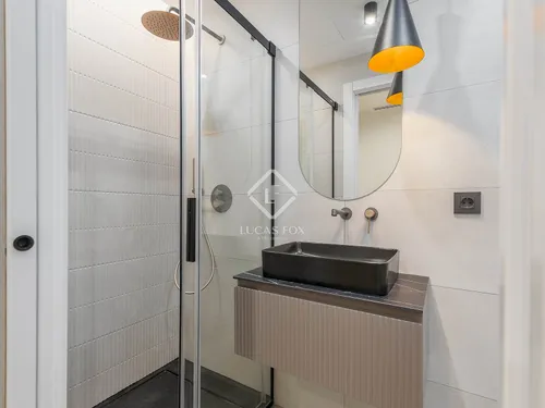 4 Bedrooms Apartment in Rosselló