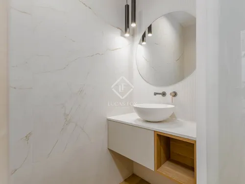 4 Bedrooms Apartment in Rosselló