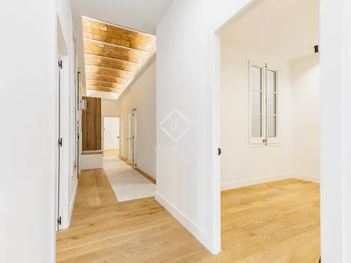 4 Bedrooms Apartment in Rosselló