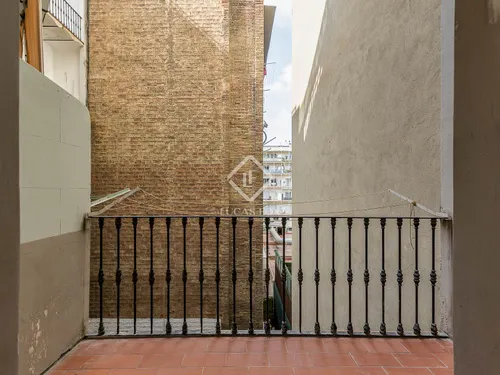 4 Bedrooms Apartment in Rosselló