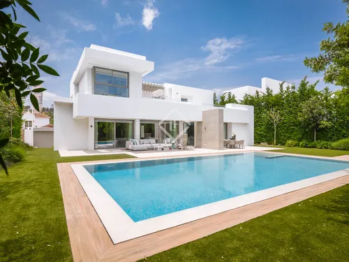 4 Bedrooms House / Villa in Urb. El Paraiso