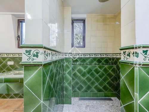 6 Bedrooms House / Villa in Parc de la Budellera