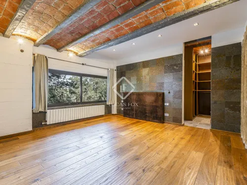 6 Bedrooms House / Villa in Parc de la Budellera