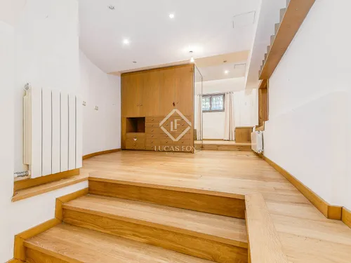 6 Bedrooms House / Villa in Parc de la Budellera