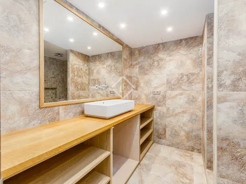 6 Bedrooms House / Villa in Parc de la Budellera