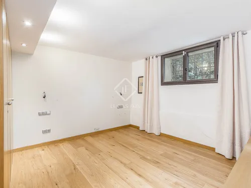 6 Bedrooms House / Villa in Parc de la Budellera