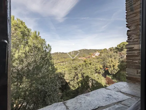 6 Bedrooms House / Villa in Parc de la Budellera