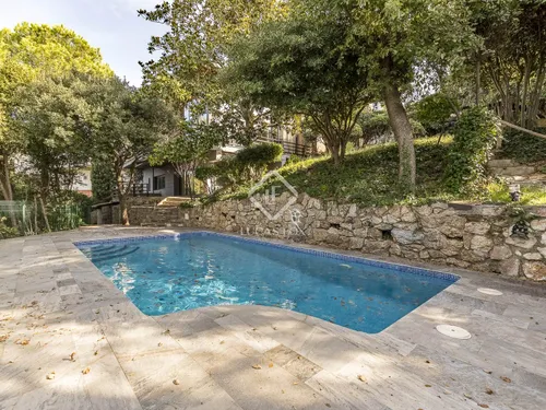 6 Bedrooms House / Villa in Parc de la Budellera