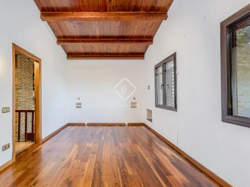 6 Bedrooms House / Villa in Parc de la Budellera