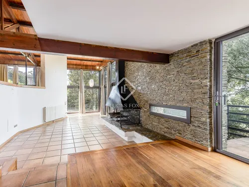 6 Bedrooms House / Villa in Parc de la Budellera