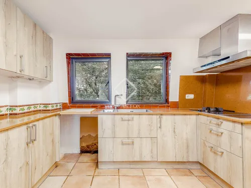 6 Bedrooms House / Villa in Parc de la Budellera