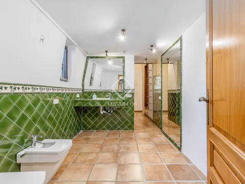 6 Bedrooms House / Villa in Parc de la Budellera