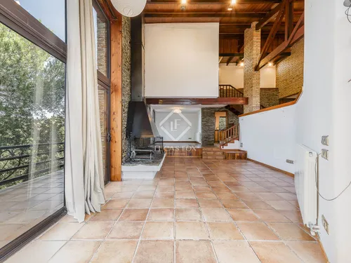 6 Bedrooms House / Villa in Parc de la Budellera