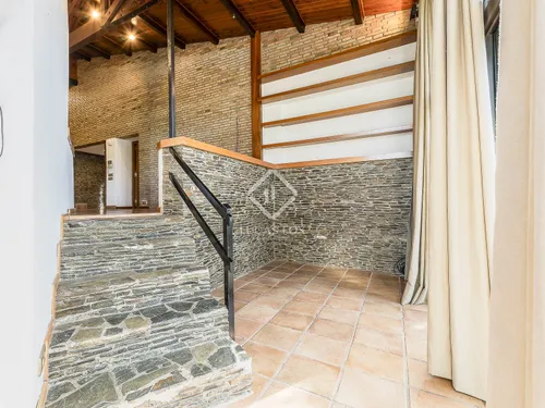 6 Bedrooms House / Villa in Parc de la Budellera