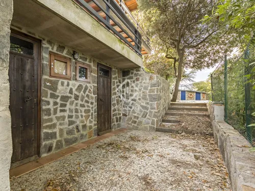 6 Bedrooms House / Villa in Parc de la Budellera