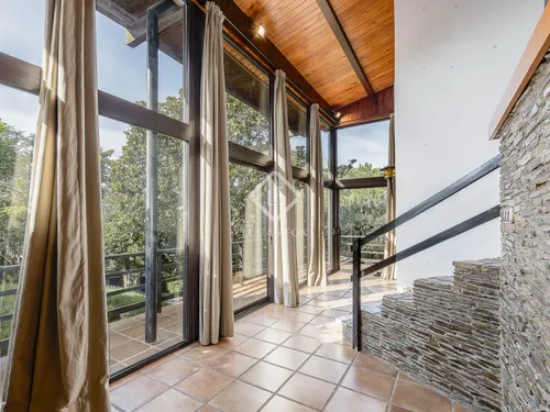 6 Bedrooms House / Villa in Parc de la Budellera