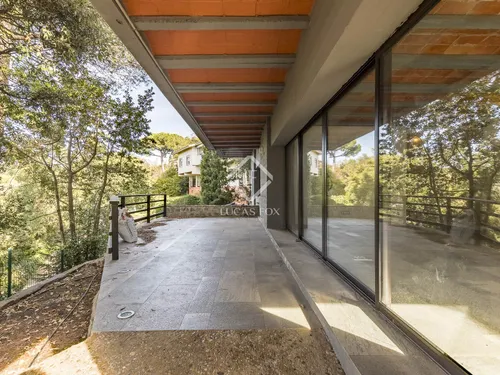 6 Bedrooms House / Villa in Parc de la Budellera