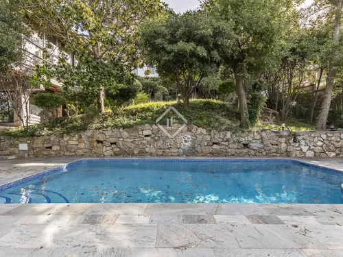 6 Bedrooms House / Villa in Parc de la Budellera