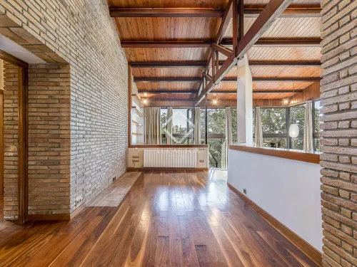 6 Bedrooms House / Villa in Parc de la Budellera