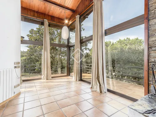 6 Bedrooms House / Villa in Parc de la Budellera