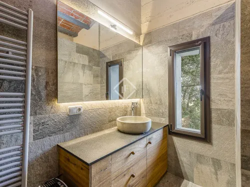 6 Bedrooms House / Villa in Parc de la Budellera