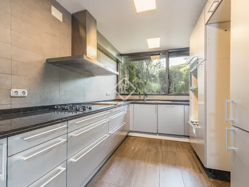 6 Bedrooms House / Villa in Parc de la Budellera