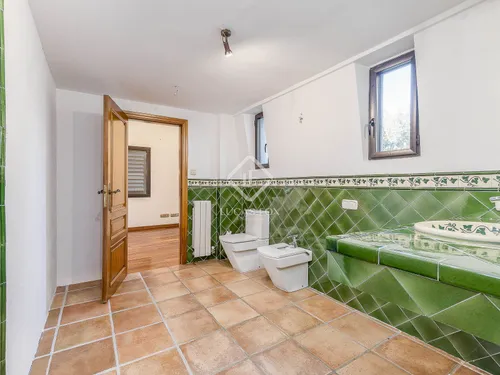 6 Bedrooms House / Villa in Parc de la Budellera