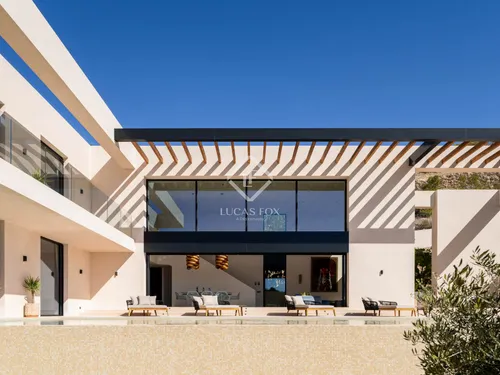 4 Bedrooms House / Villa in .