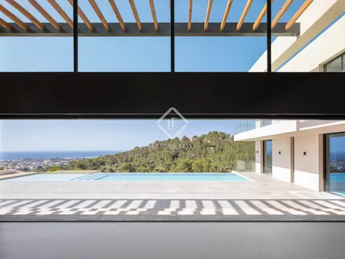 4 Bedrooms House / Villa in .