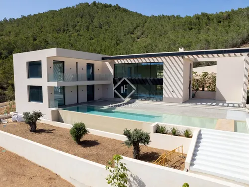 4 Bedrooms House / Villa in .