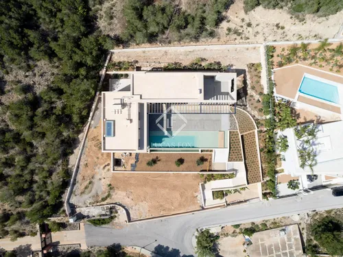 4 Bedrooms House / Villa in .