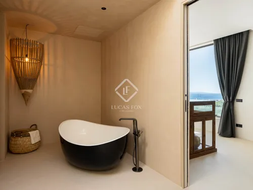 4 Bedrooms House / Villa in .